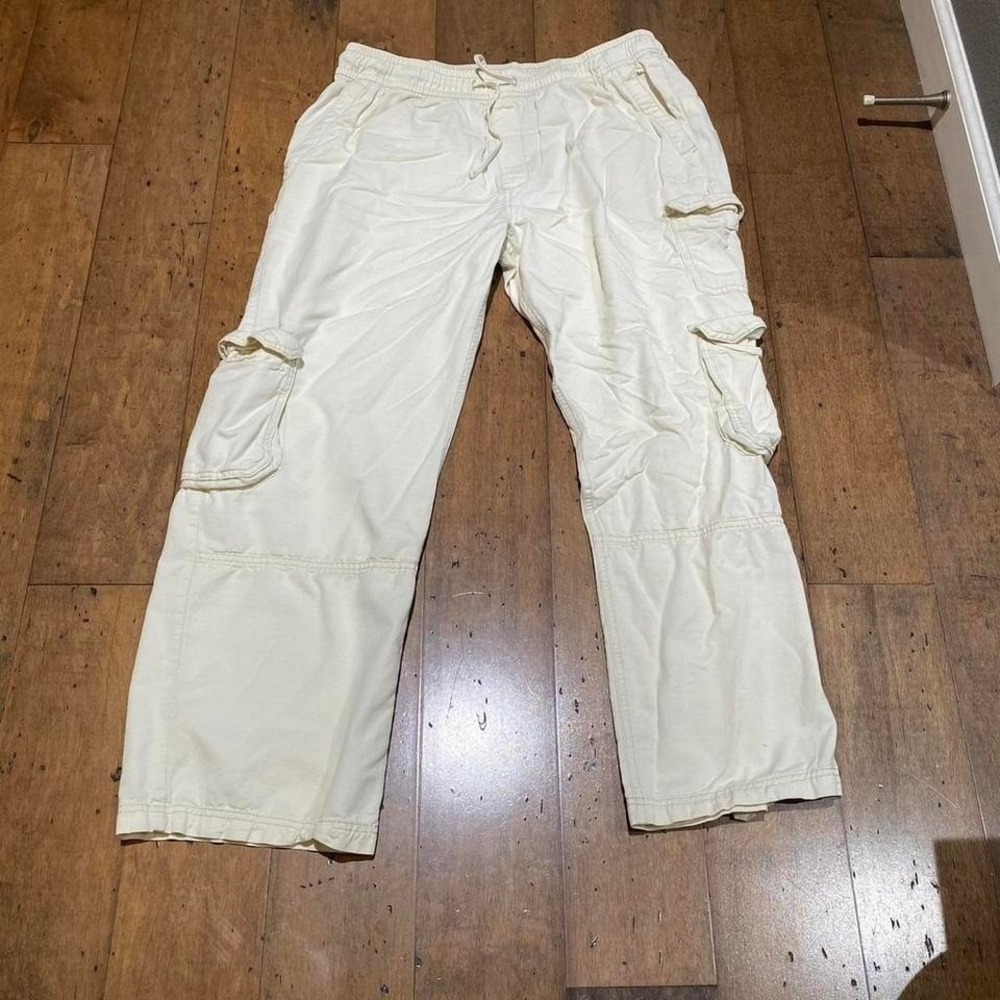 Old‎ Navy cream cargo pants Size L